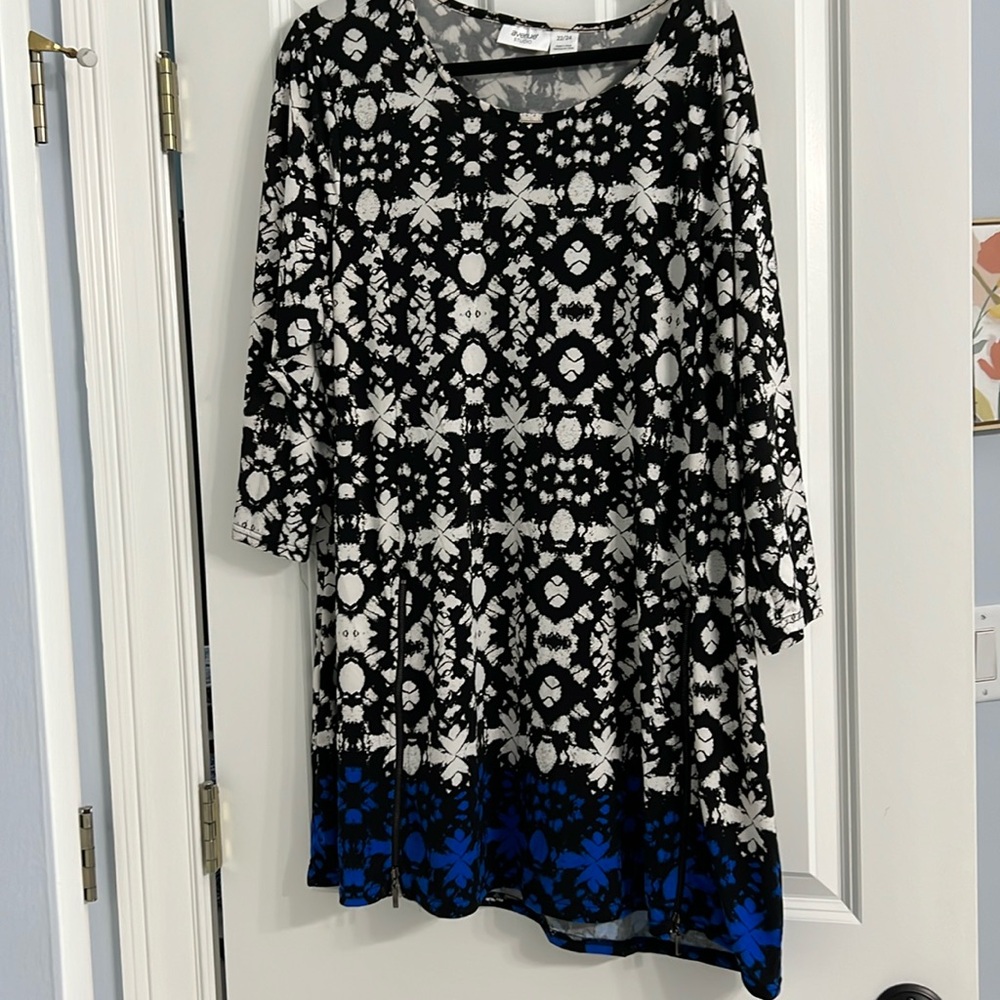 Avenue Tunic top with front zippers 22/24